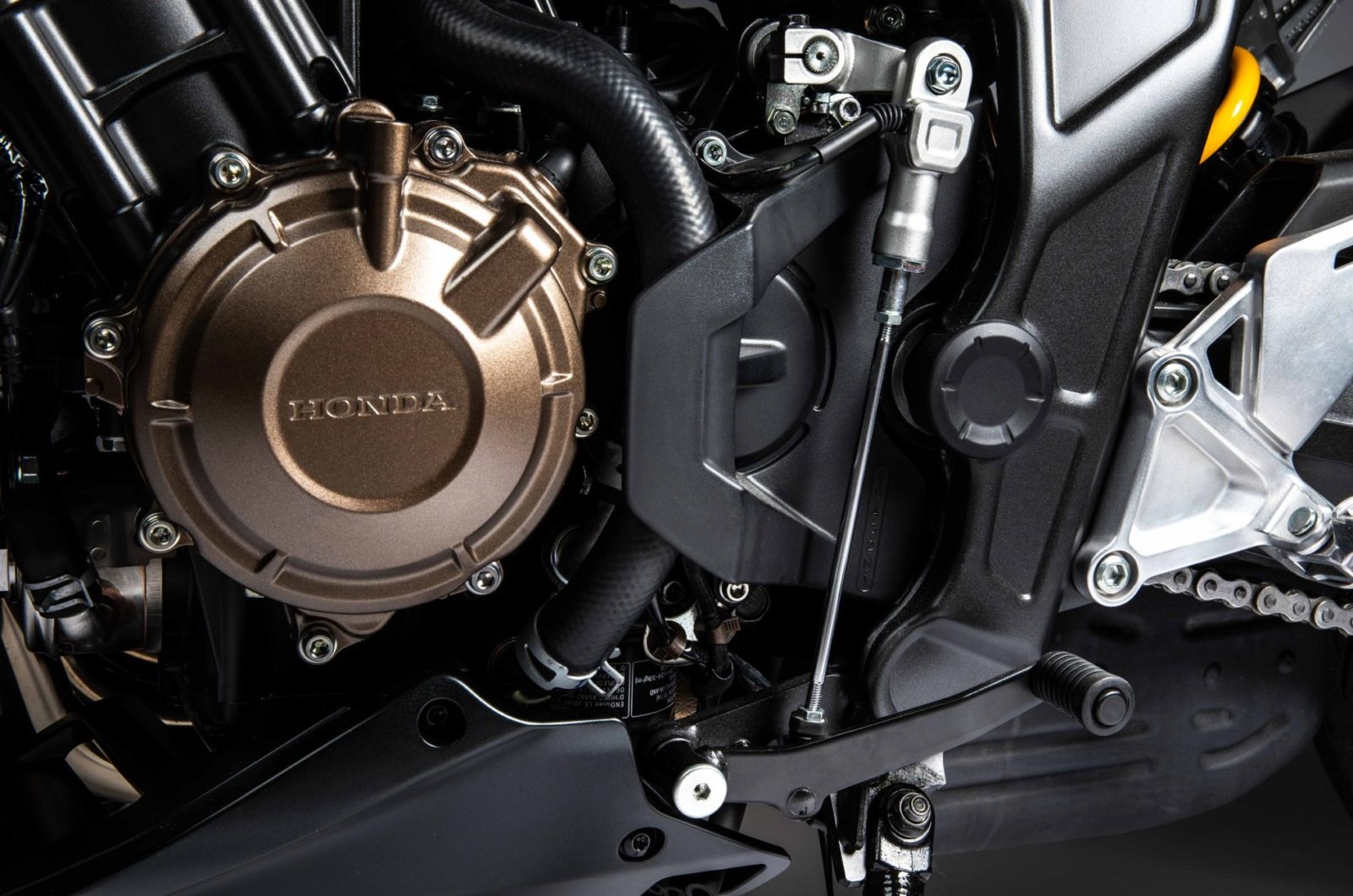 19YM CB650R Black Accessories QuickShifter 2 1900x1259 1600x1060 1